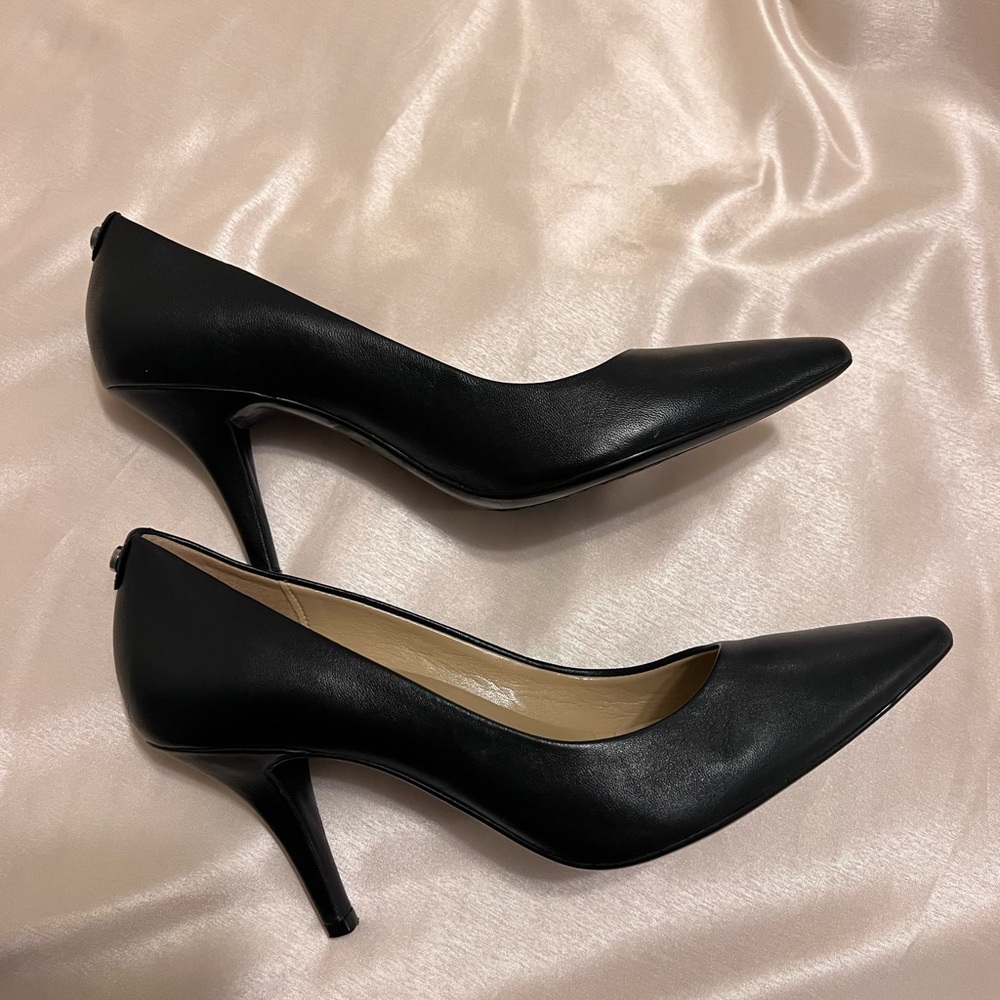 Michael Kors leather pumps
